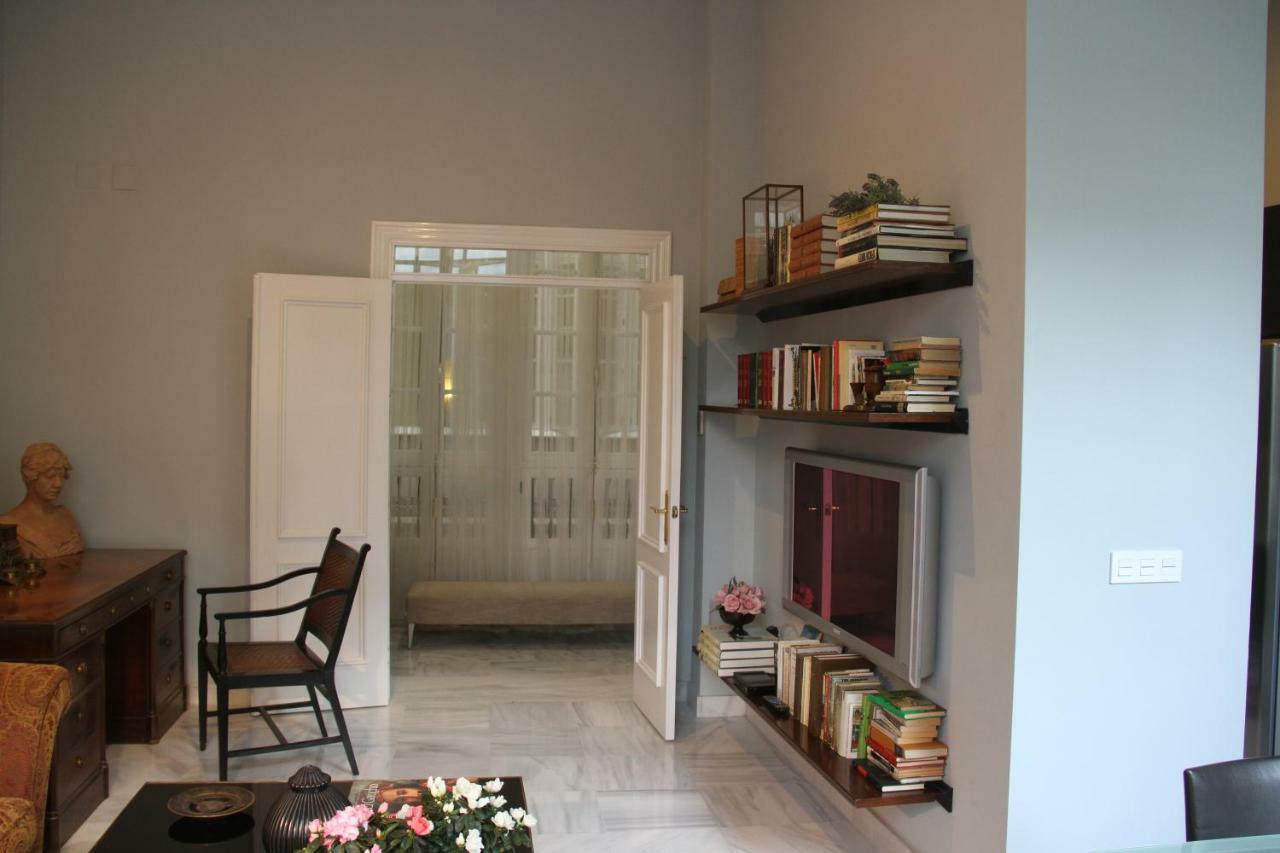 Luxurious 2 Bedroom Flat In A Historic Building Siviglia Esterno foto