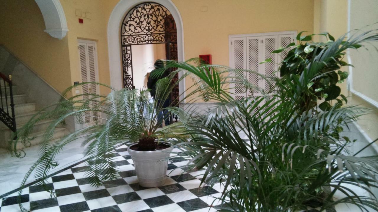 Luxurious 2 Bedroom Flat In A Historic Building Siviglia Esterno foto