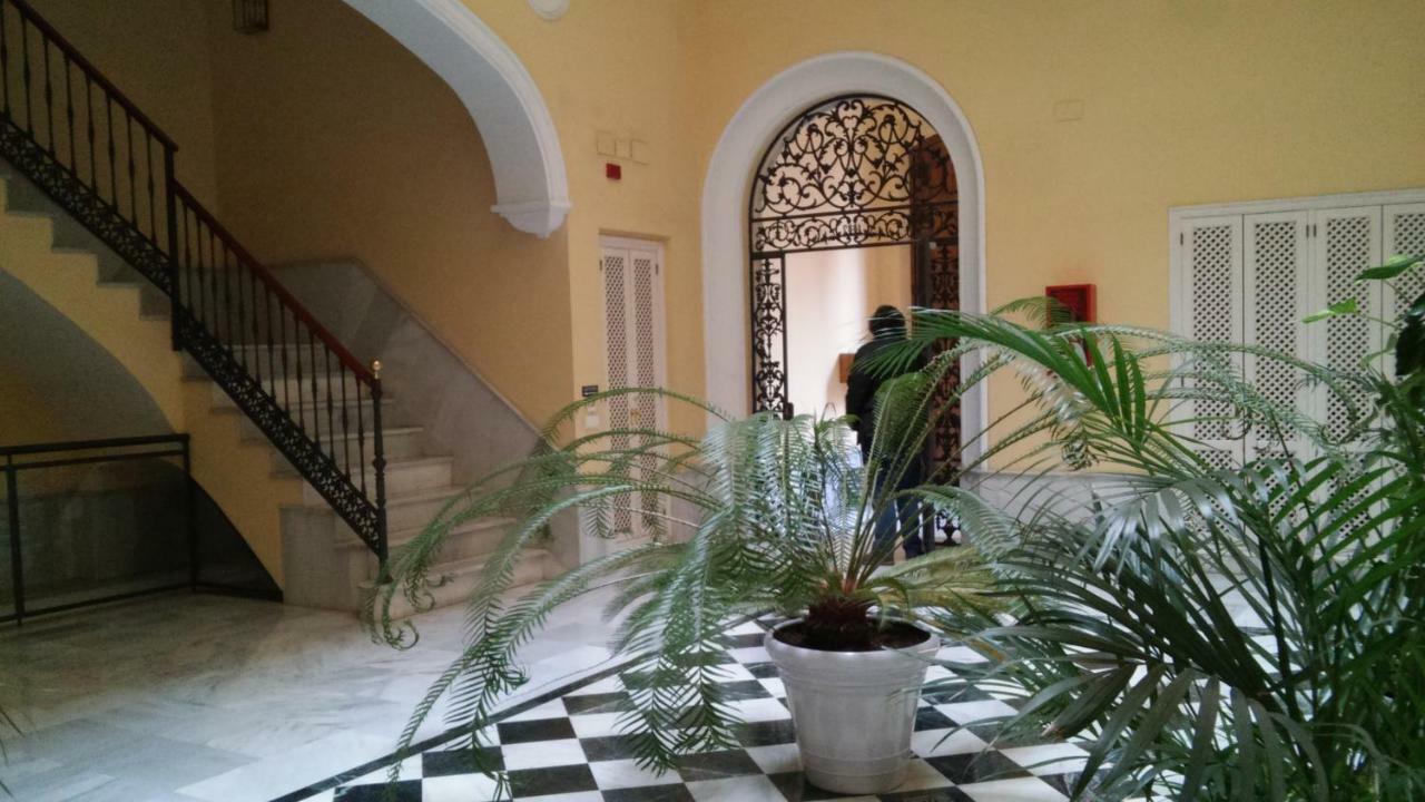 Luxurious 2 Bedroom Flat In A Historic Building Siviglia Esterno foto