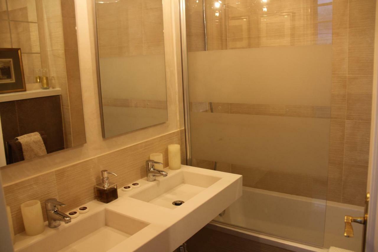Luxurious 2 Bedroom Flat In A Historic Building Siviglia Esterno foto