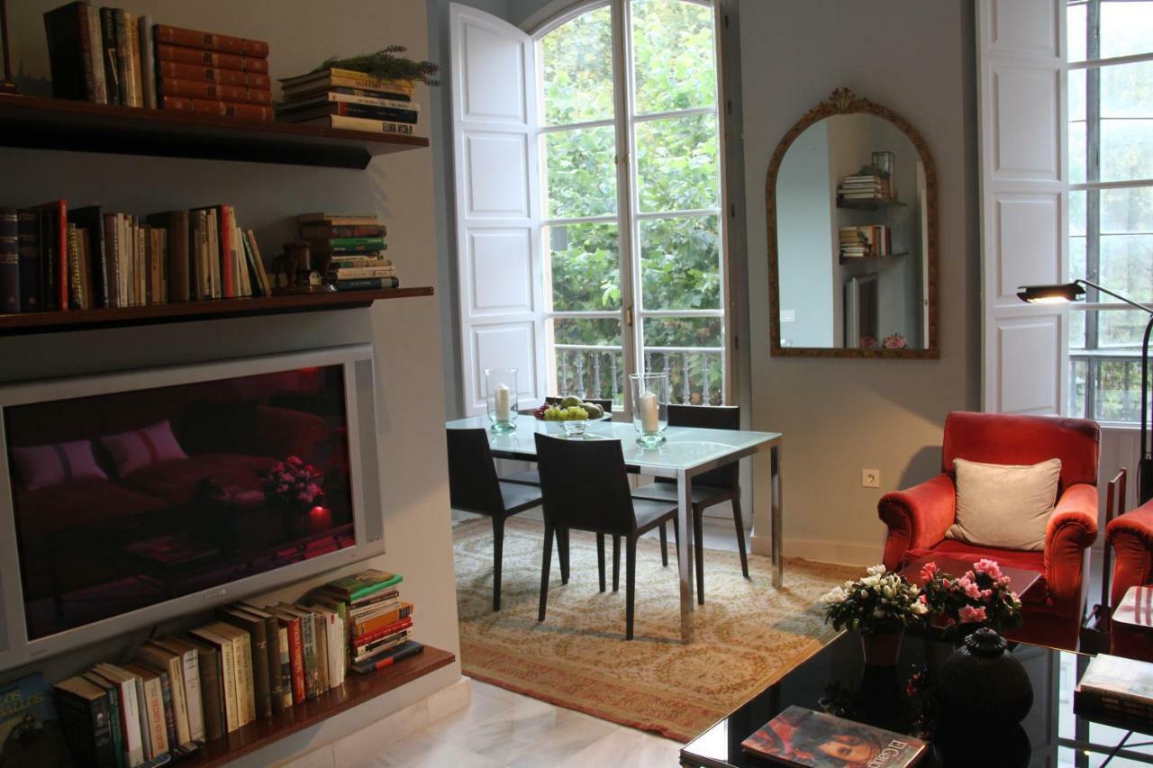 Luxurious 2 Bedroom Flat In A Historic Building Siviglia Esterno foto