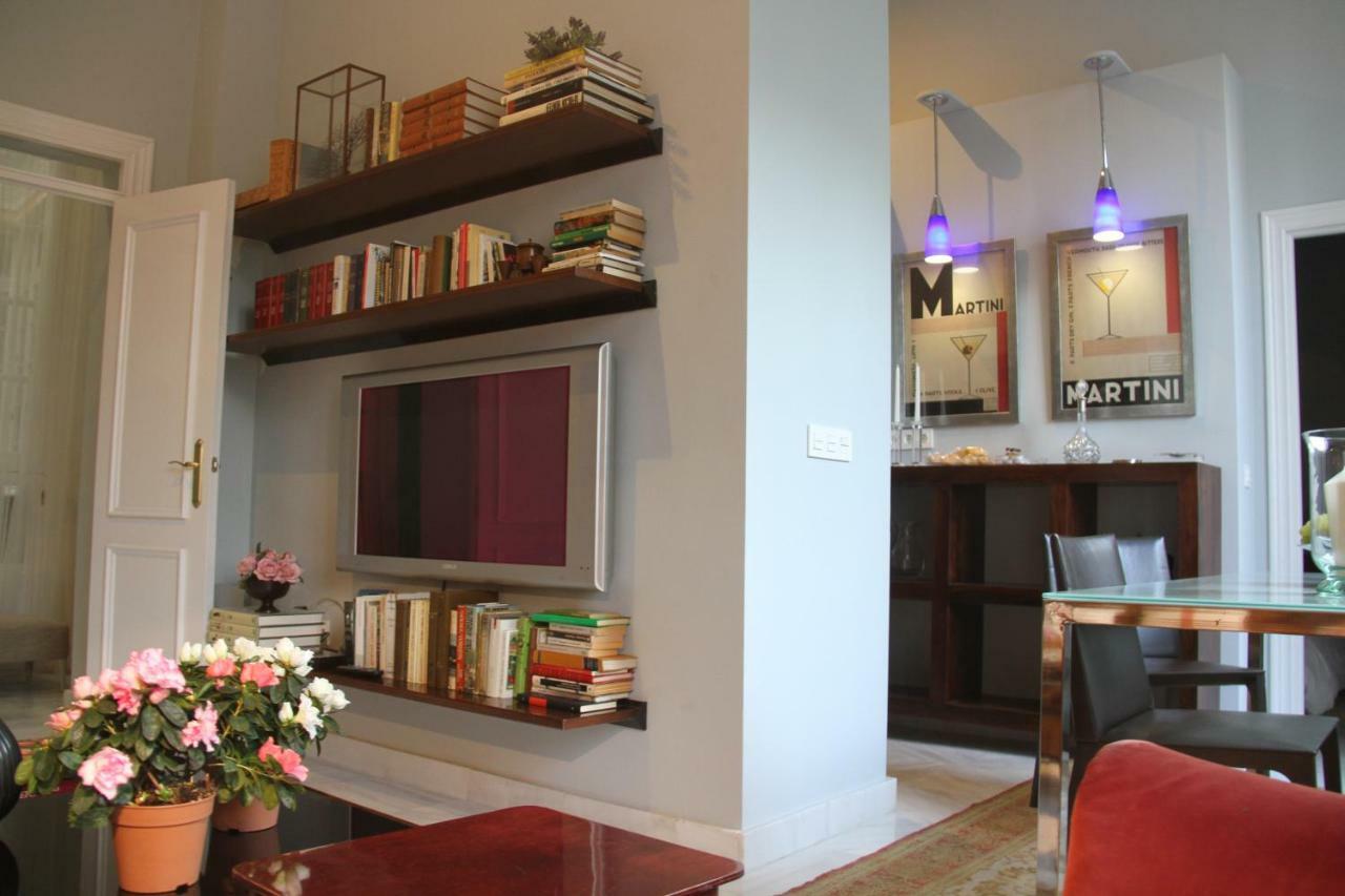 Luxurious 2 Bedroom Flat In A Historic Building Siviglia Esterno foto