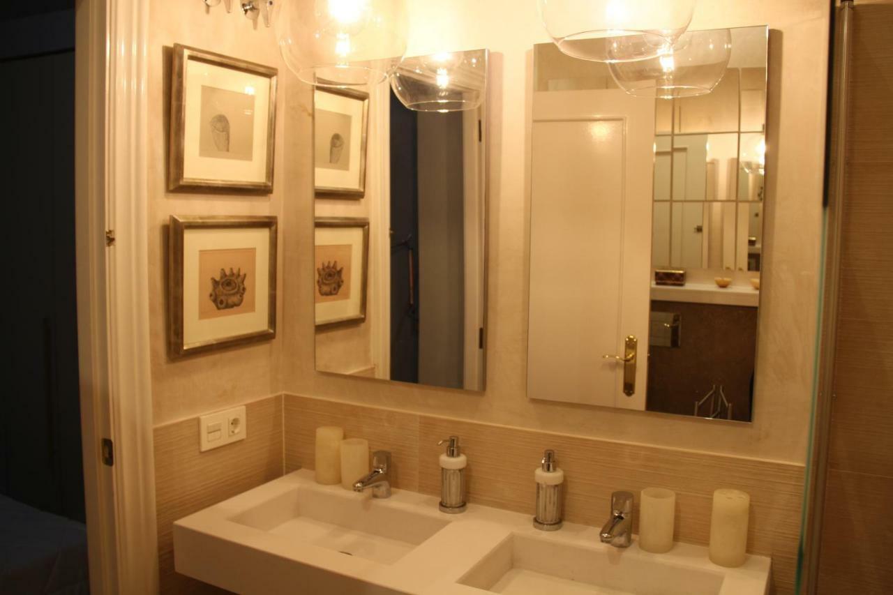 Luxurious 2 Bedroom Flat In A Historic Building Siviglia Esterno foto